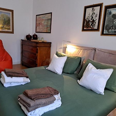 Casa Mari - Free Secure Parking, Breakfast, Private Bathroom, Wifi, Garden, Aircon, 3 Min Walk To Metro And Train Station Milán Exteriér fotografie