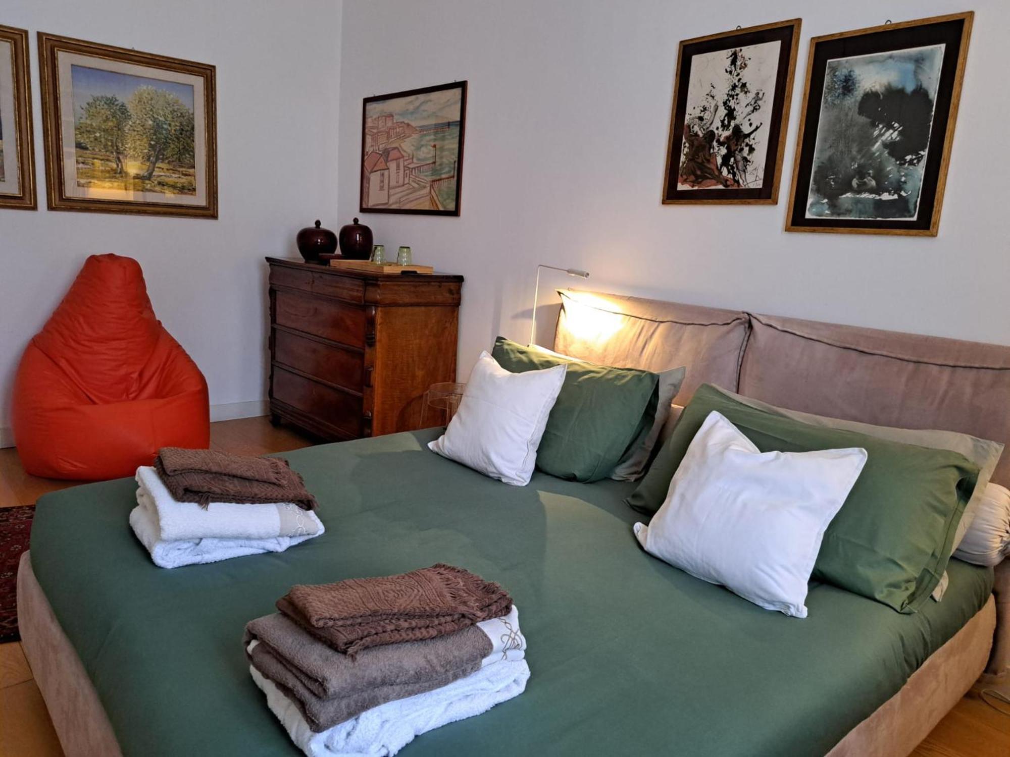 Casa Mari - Free Secure Parking, Breakfast, Private Bathroom, Wifi, Garden, Aircon, 3 Min Walk To Metro And Train Station Milán Exteriér fotografie
