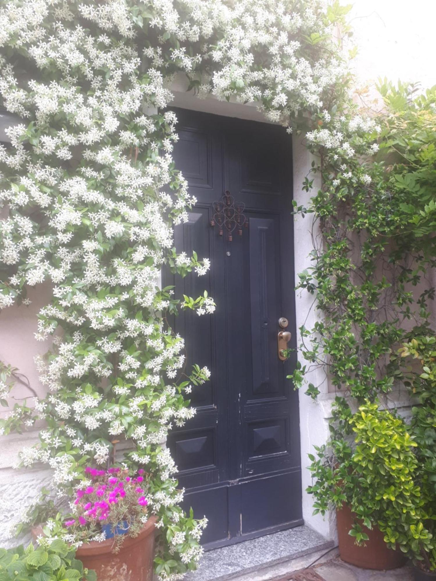 Casa Mari - Free Secure Parking, Breakfast, Private Bathroom, Wifi, Garden, Aircon, 3 Min Walk To Metro And Train Station Milán Exteriér fotografie